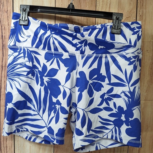 Avia Women's Cross Waist 5'' Bike Short size 12-14 NWOT Hawaiian flower - Picture 2 of 4